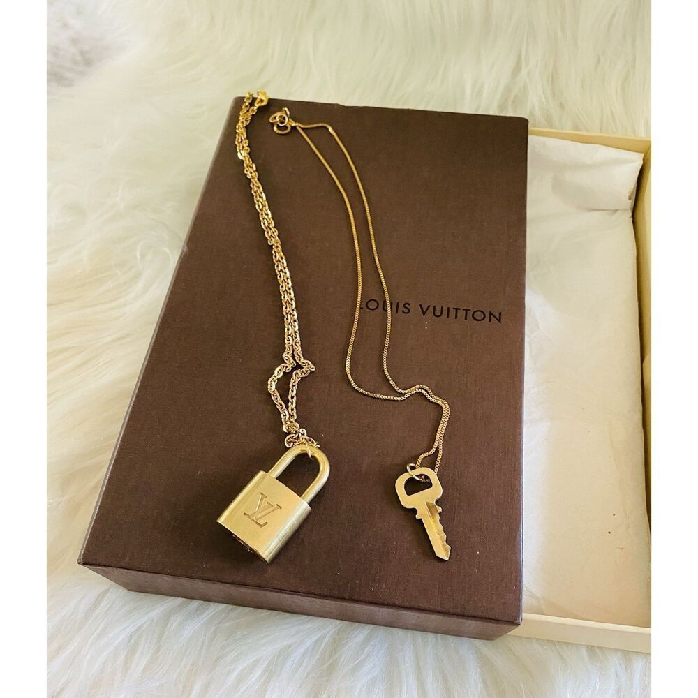 🛍️ Louis Vuitton Authentic Lock And Key Set With Unbranded Chains